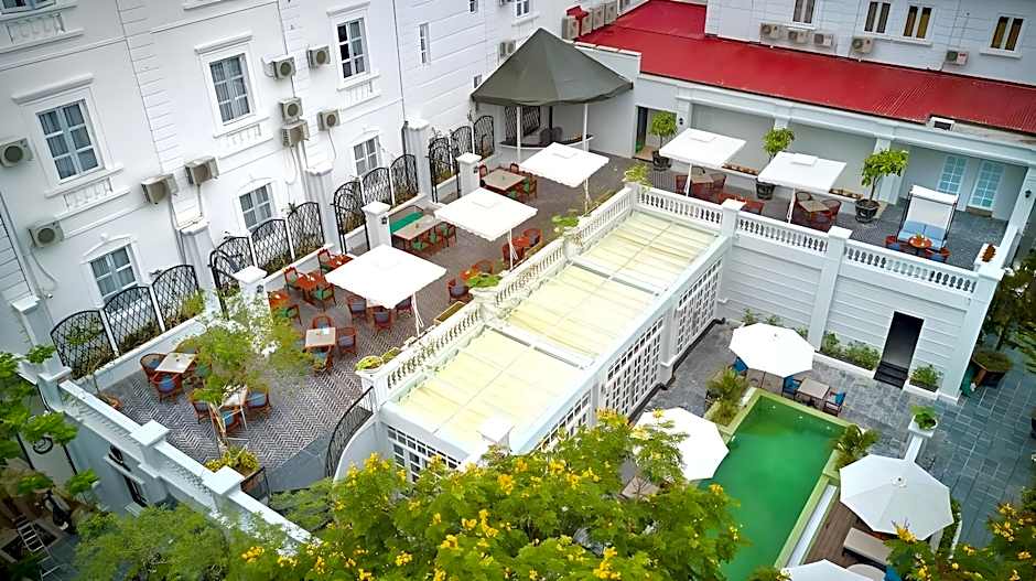 Manoir Des Arts Hotel