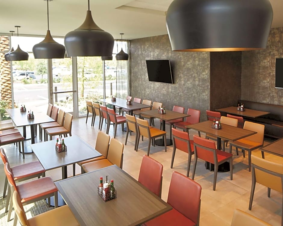 Hyatt Place Las Vegas at Silverton Village