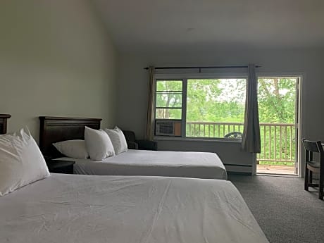 Superior Queen Room with Two Queen Beds with Lake View