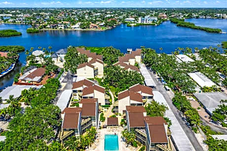 Siesta Key Beach - 2 Bedroom - 3 Beds - 3 Bathroom Duplex with Heated Swimming Pool