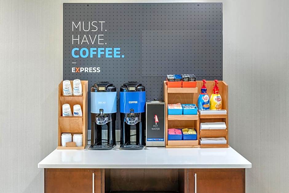 Holiday Inn Express Hotel & Suites Cincinnati-Blue Ash By IHG