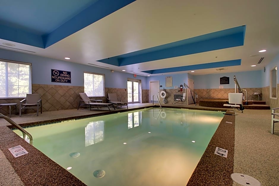 Holiday Inn Express Hotel & Suites Middleboro Raynham by IHG
