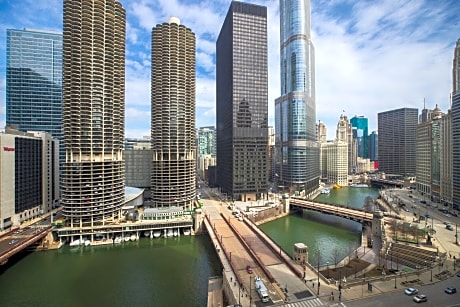Executive Suite, 1 Bedroom Suite, 1 King, Chicago River view