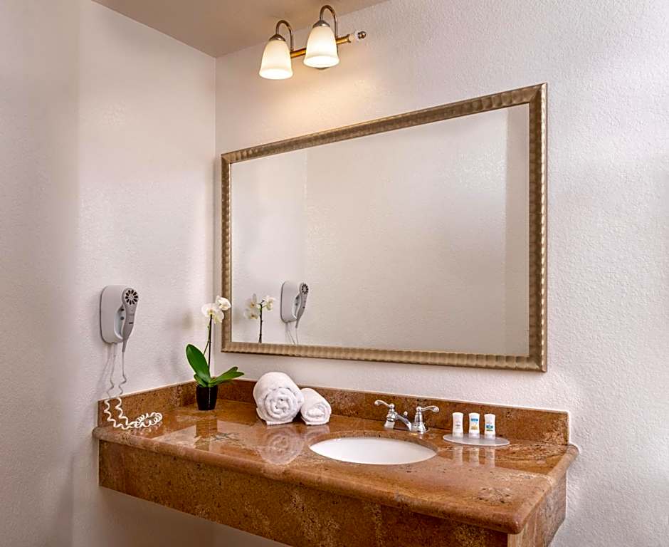 Beachfront Inn and Suites at Dana Point