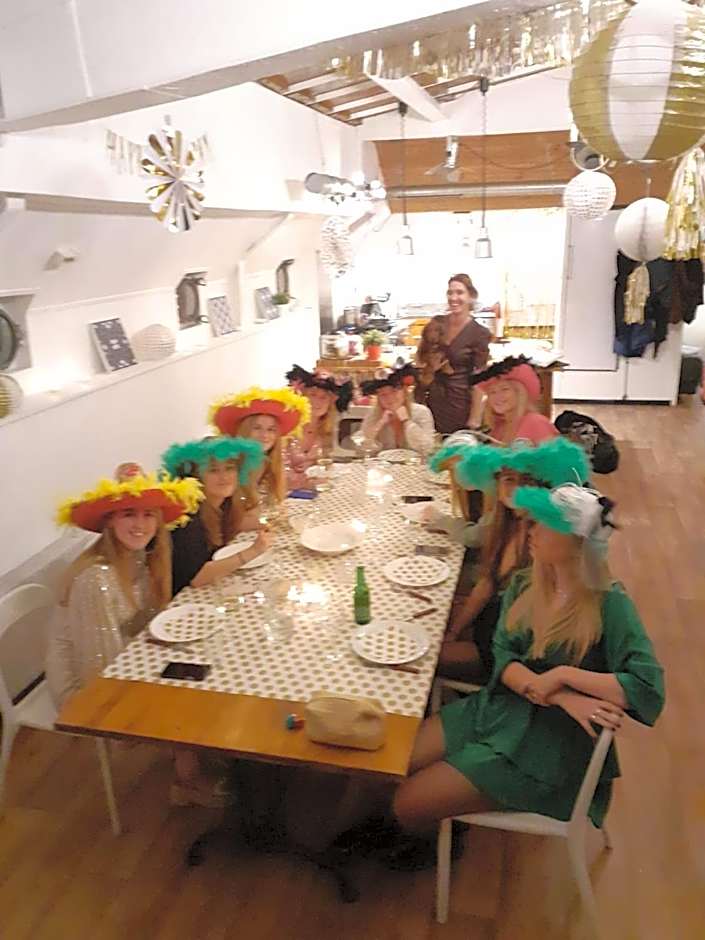 Boat Hotel SIX Rotterdam