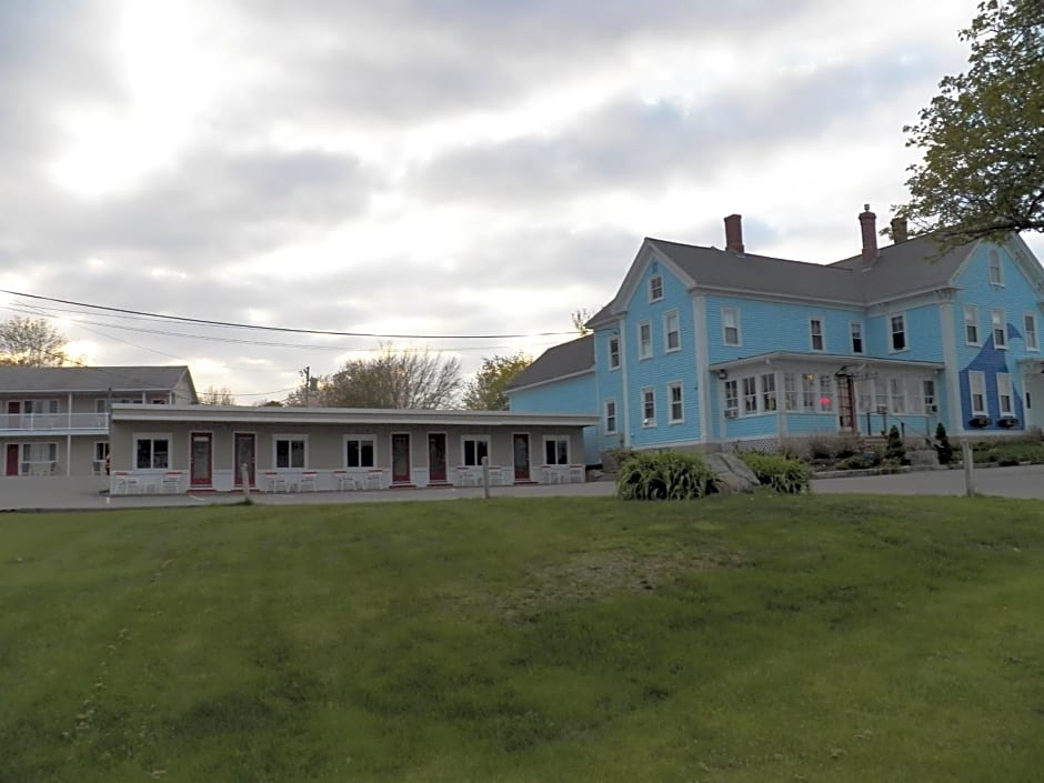 Coast Village Inn and Cottages