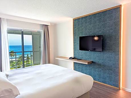 Deluxe Two-Bedroom Apartment with Ocean View