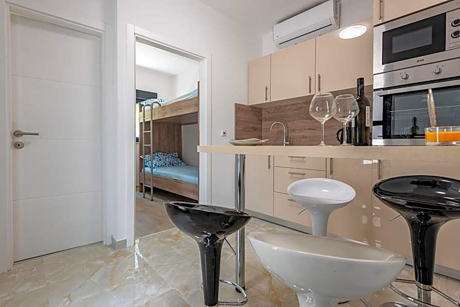 Apartmani Curic beachfront by Pag tours