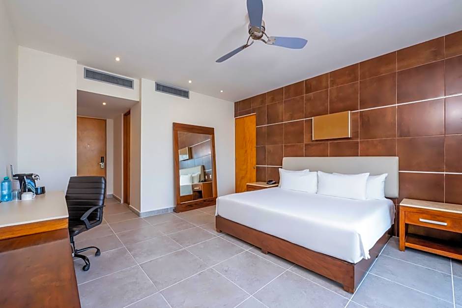 Krystal Urban Cancun-Malecon