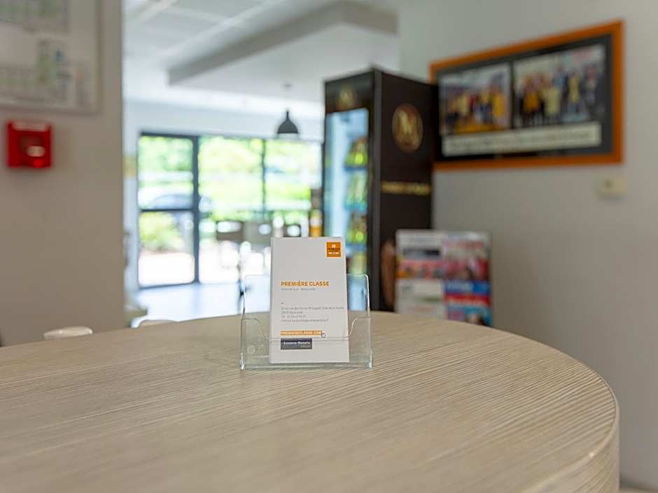 Première Classe Chartres Sud - Barjouville