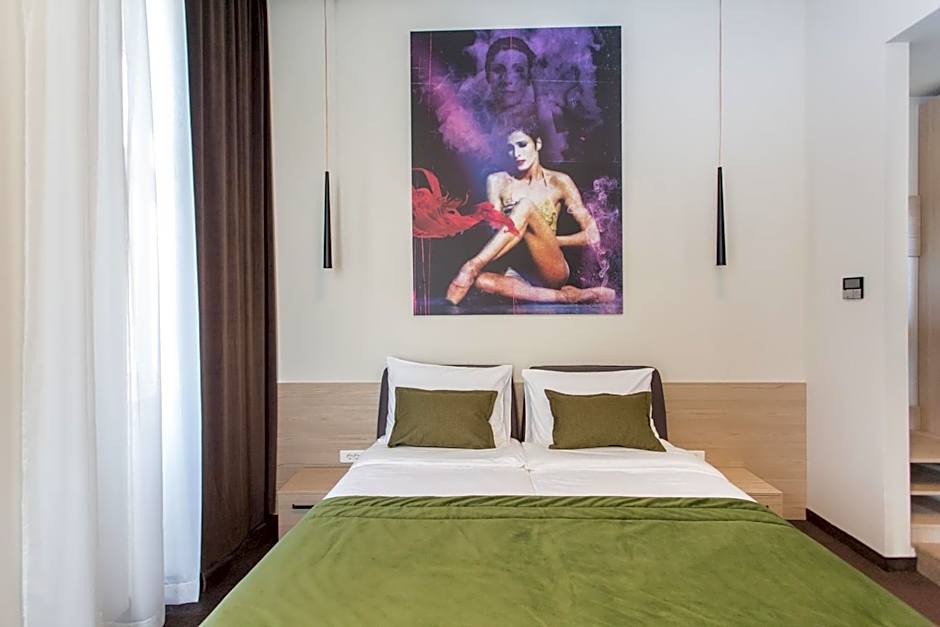 Hotel Grand Hedonist