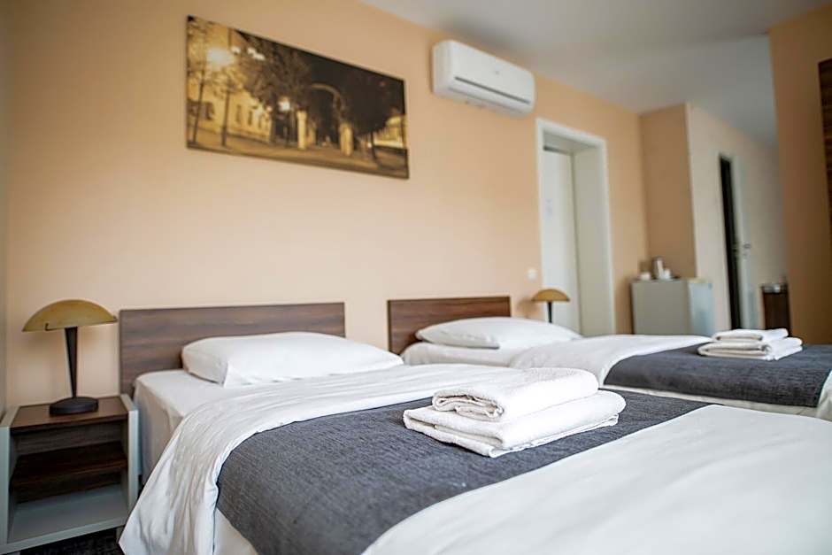 Zdjęcie 1 z 6 — Triple Room
