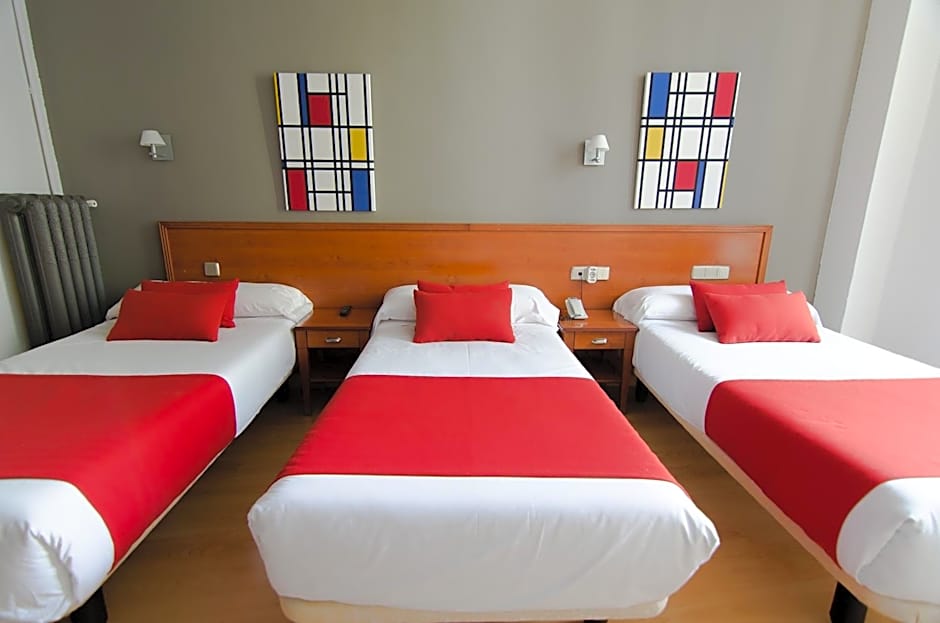 Photo 1 of 4 of Triple Room