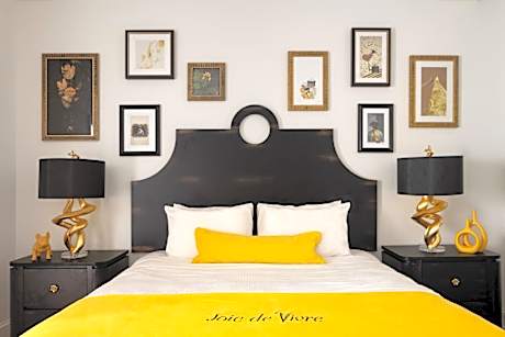 Enclave Interior Queen (No Windows)