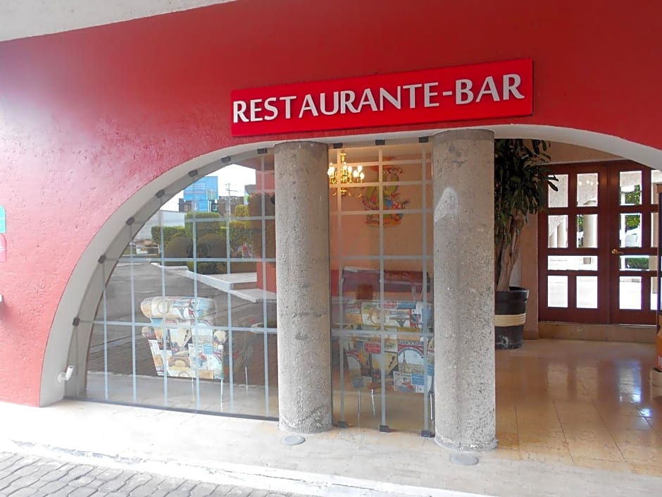Hotel Puente Real