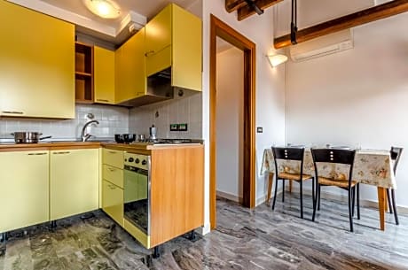 APARTMENT (5 ADULTS) capacity 4