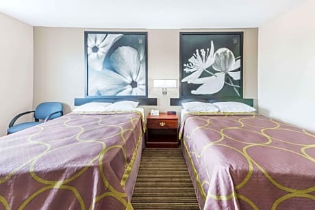 2 Double Beds Smoking