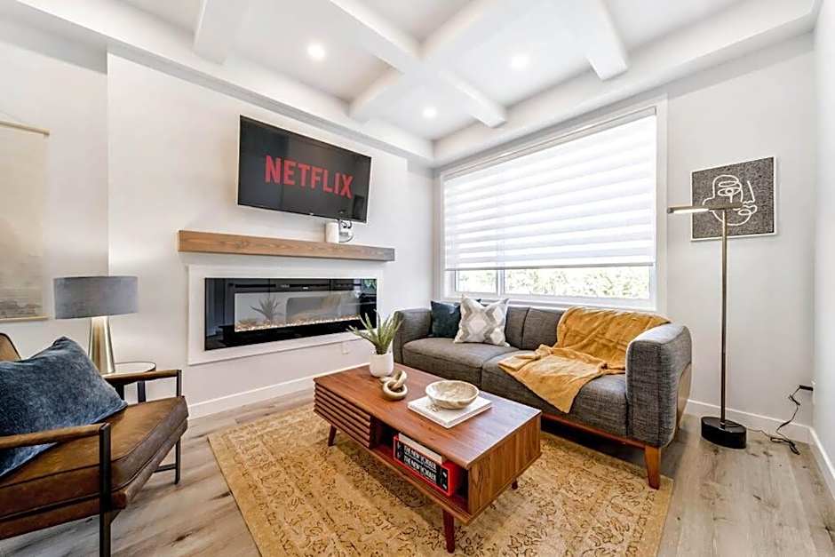 Modern Nordic Escape, 3BR Near WEM & DT, AirCon & Fireplace, Wifi, Sleeps 6!