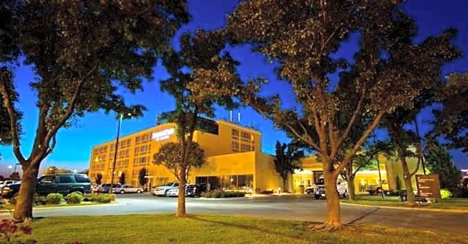 DoubleTree by Hilton Wichita Airport