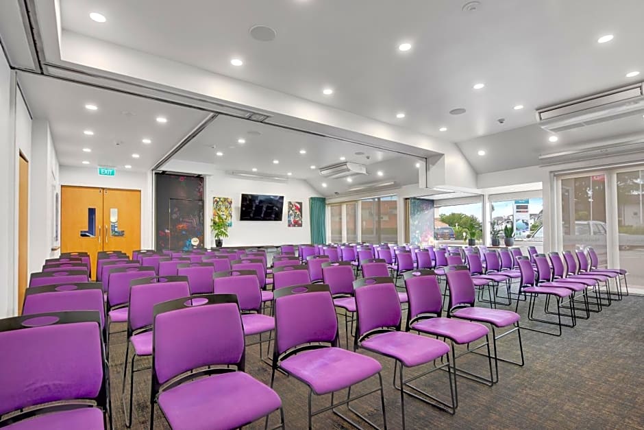 Trailways Hotel Nelson