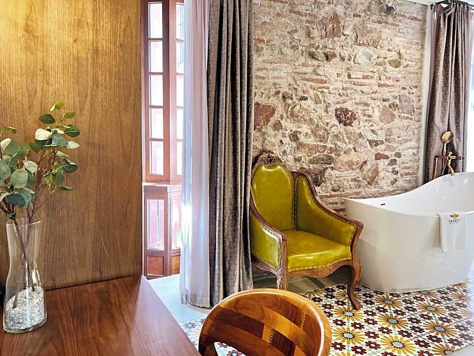 Anahita Boutique Hotel