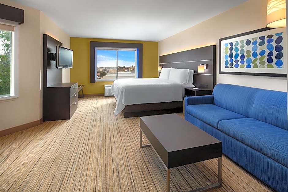 Holiday Inn Express Hotel & Suites Belmont By IHG