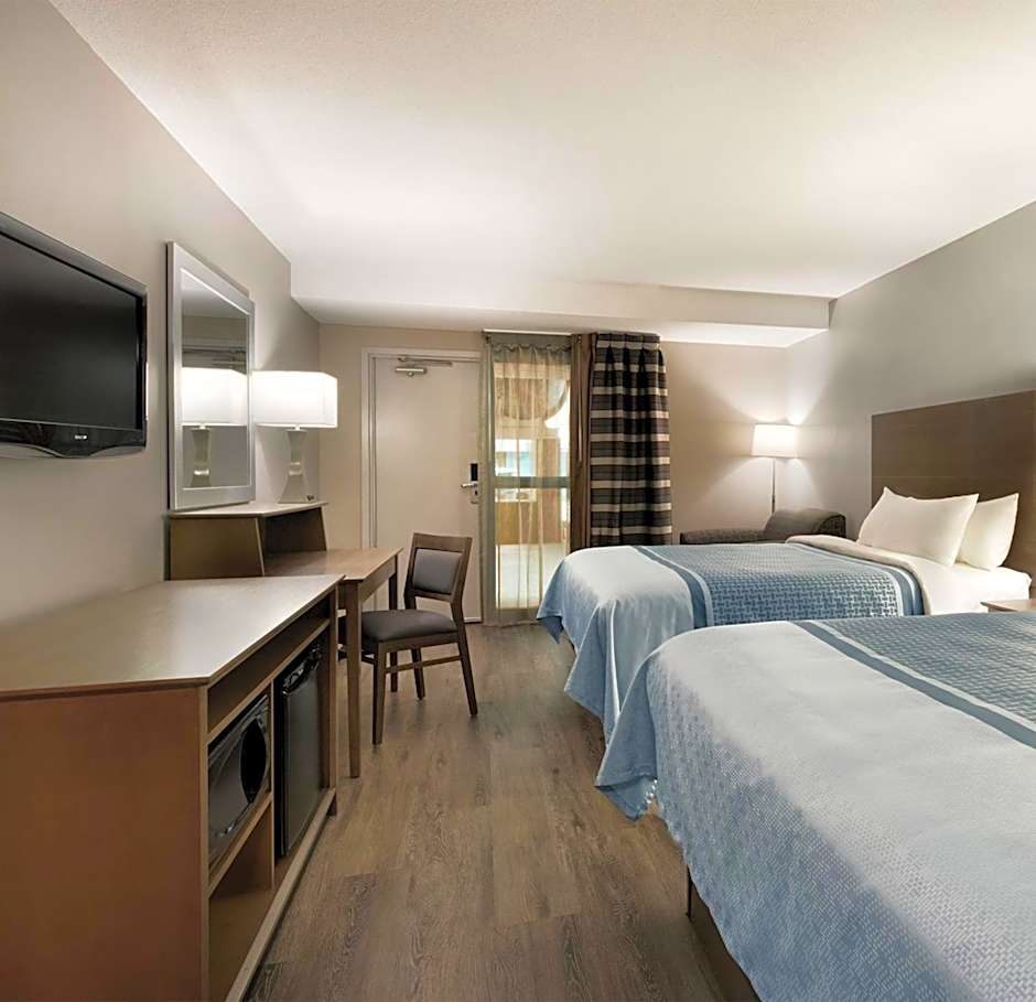 Travelodge by Wyndham Saskatoon