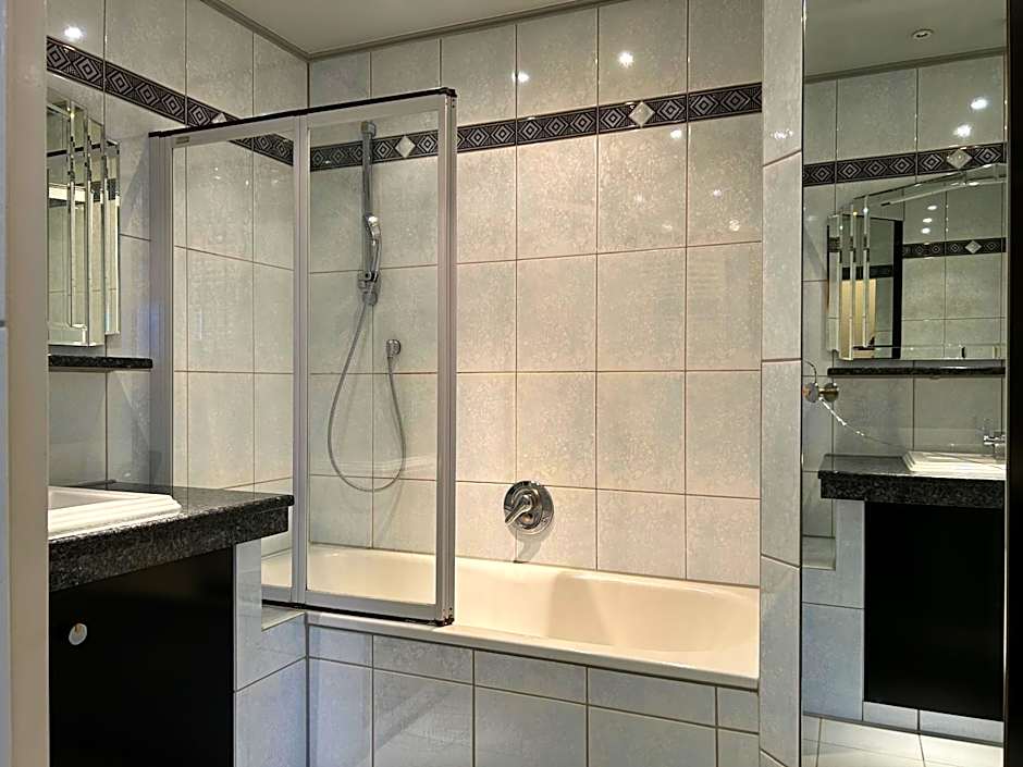Parkplätze, Einzelbetten, 2 TVs, Balkon, Terrasse, fast Wi-Fi bis zu 1000 Mbit, Homeoffice