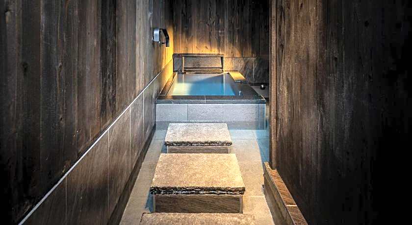 Nazuna Kyoto Tsubaki St.