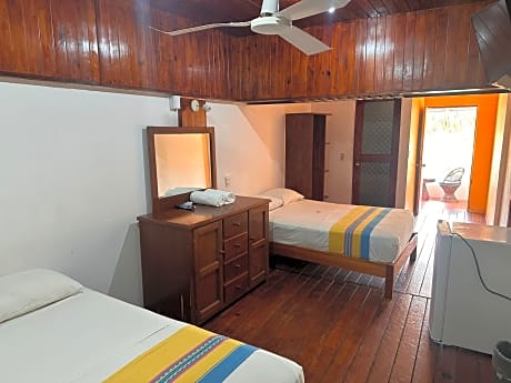 habitacion vista al mar con dos camas dobles