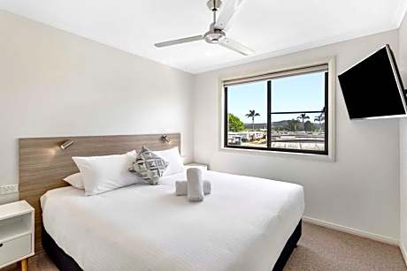 Deluxe Riverfront 3 Bedroom Villa - Not Pet Friendly