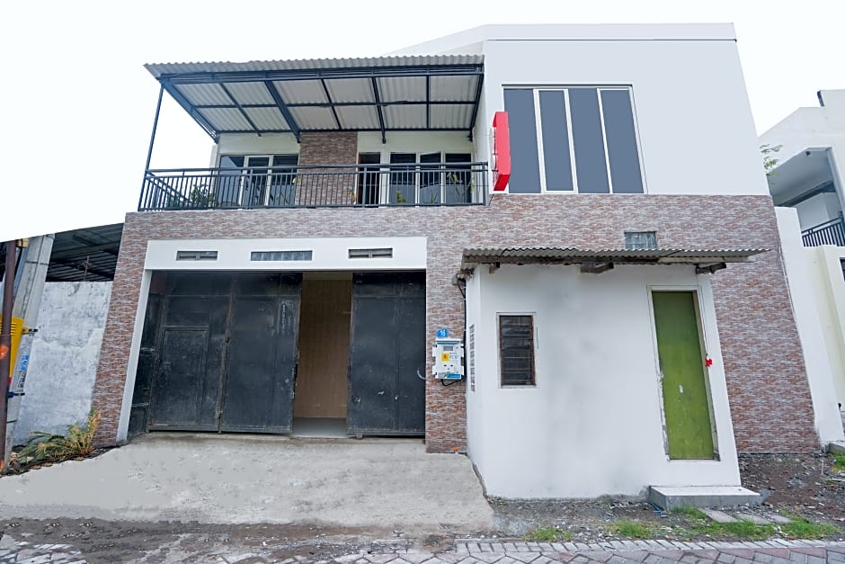 Oyo 1957 Riverside Residence