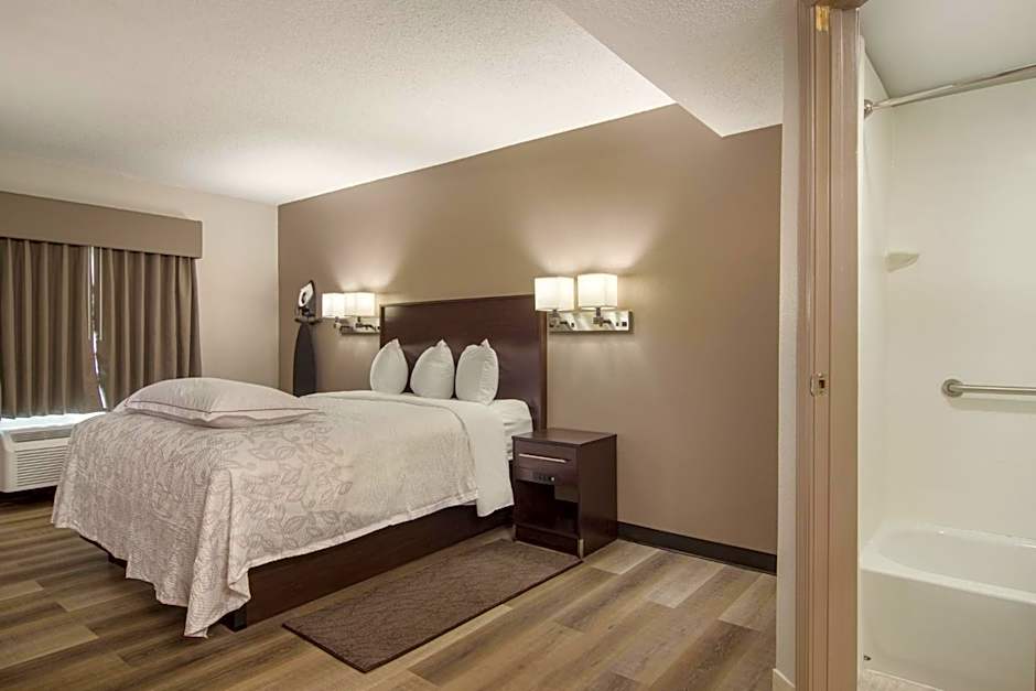 Red Roof Inn PLUS & Suites Erie