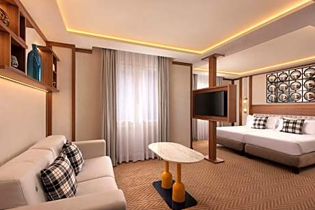 Vintage Guest room with Twin Beds