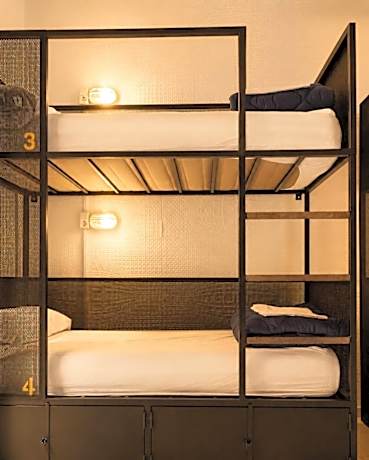 Single Bed in Mixed Dormitory Room (4 Adults)