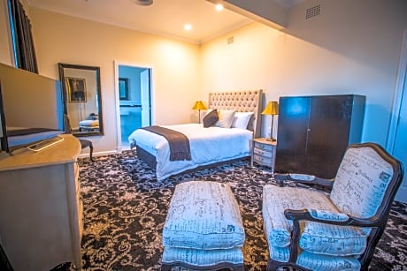 Premier Queen Room (no pets)