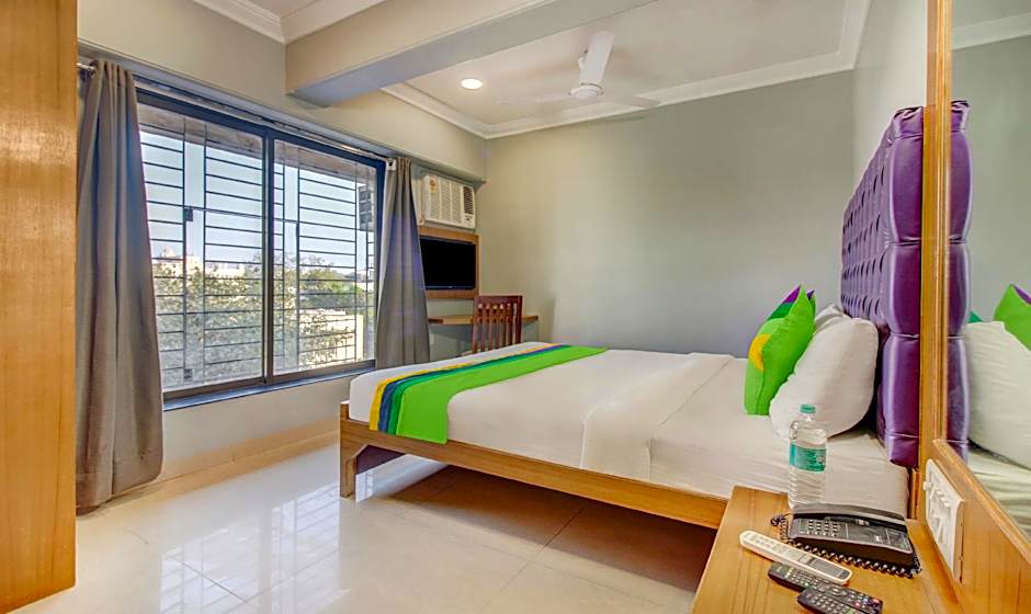 Treebo Cruz Royale Santacruz West