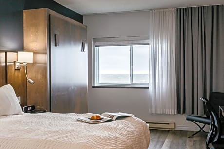 Double Room with Partial Sea View