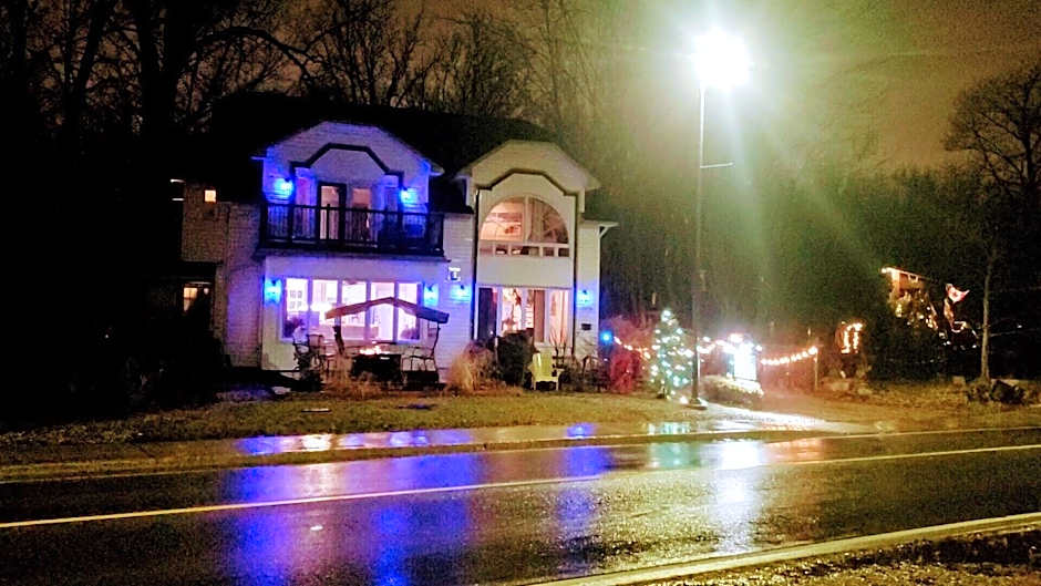 Kokomo Inn Tropical Riverfront B B