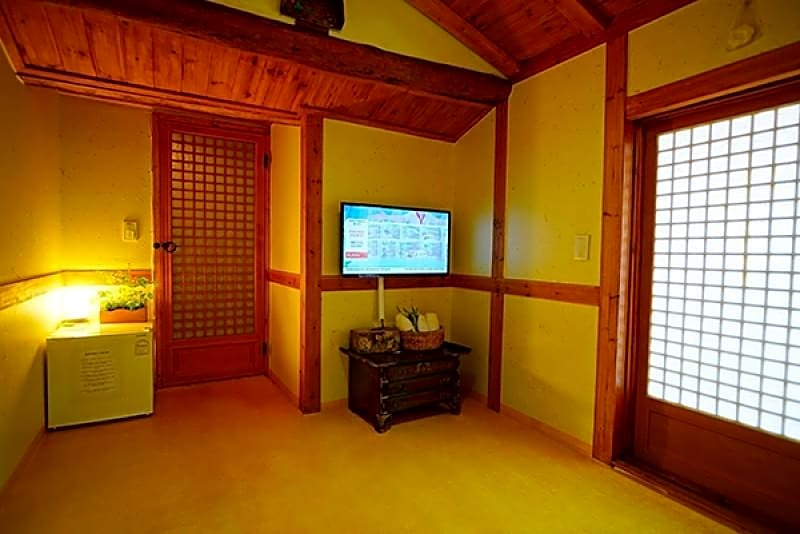 Hanulgiwa Hanok Stay