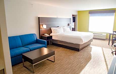 One-Bedroom Family Suite