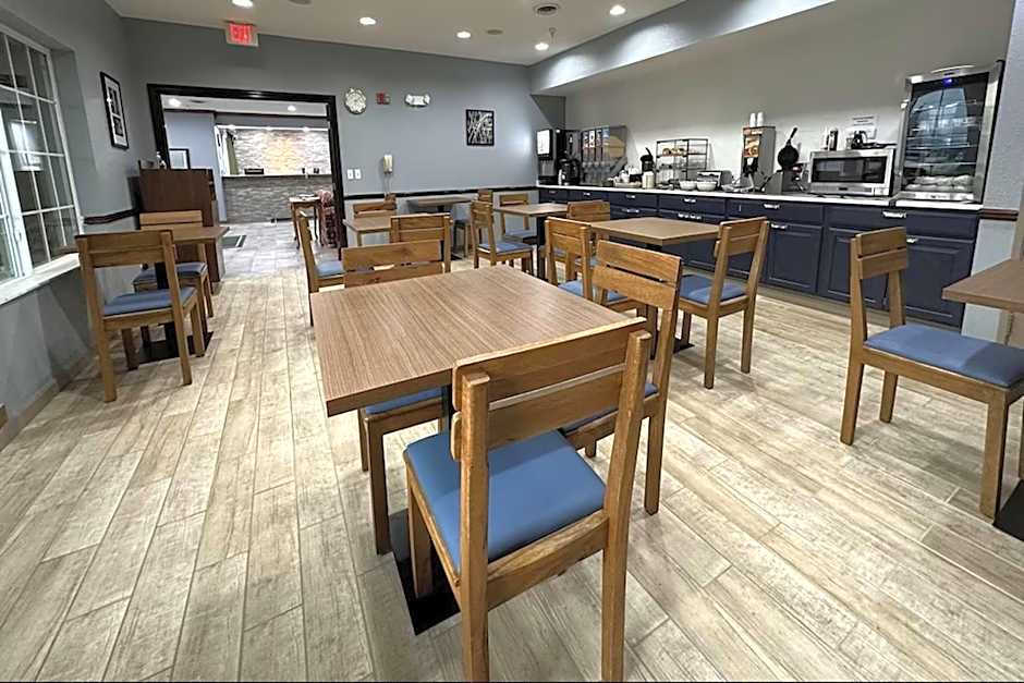 AmericInn by Wyndham Galesburg