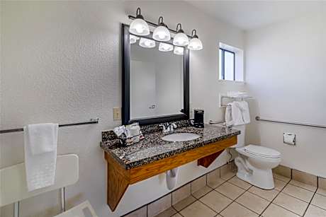 ACCESSIBLE - 1 QUEENMOBILITY ACCESSIBLEWALK IN SHOWERNSMKCONTINENTAL BREAKFAST