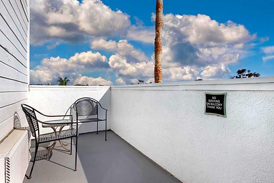 Best Western Plus Marina Shores Hotel