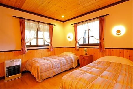 Standard Twin Room with Private Toilet