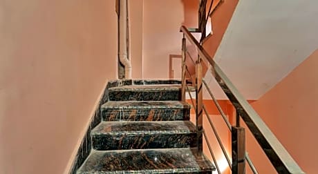 Super Hotel O Mahal Inn