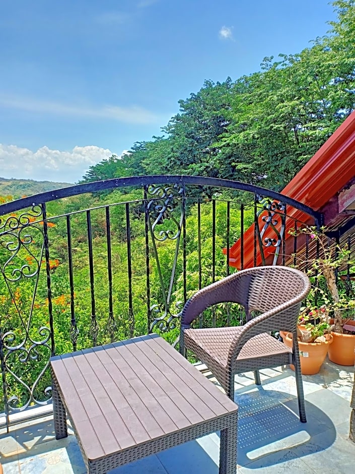 El Castillo Bed and Breakfast