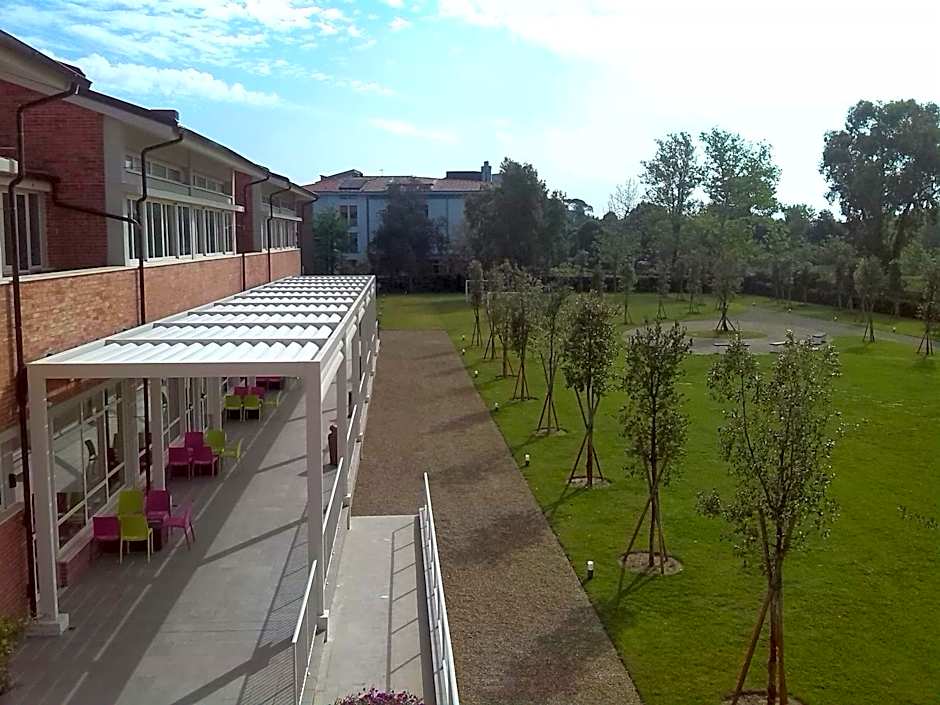 Eliopoli Beach Hostel & Restaurant