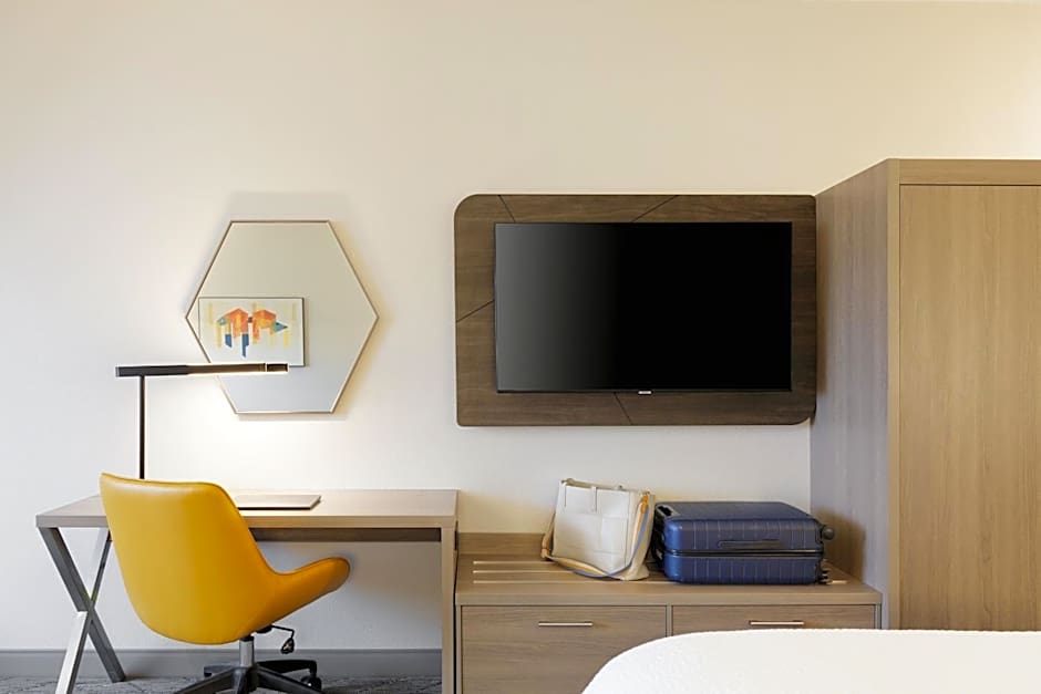 Holiday Inn Express & Suites Sarasota Bradenton