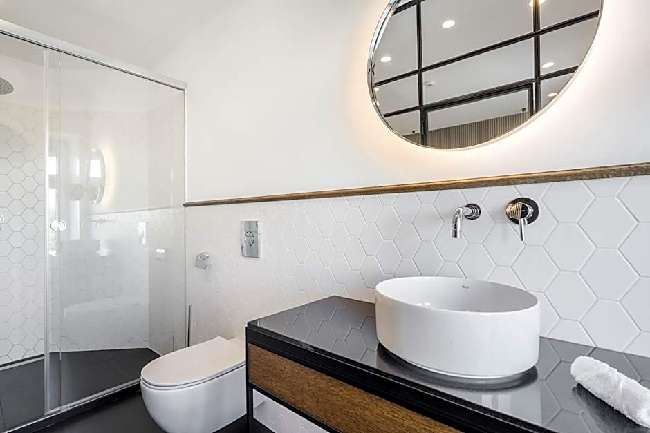 Budapest Eye- Boutique Suites, by BQA